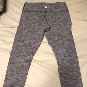 Size 6 Lululemon crop leggings great used condition